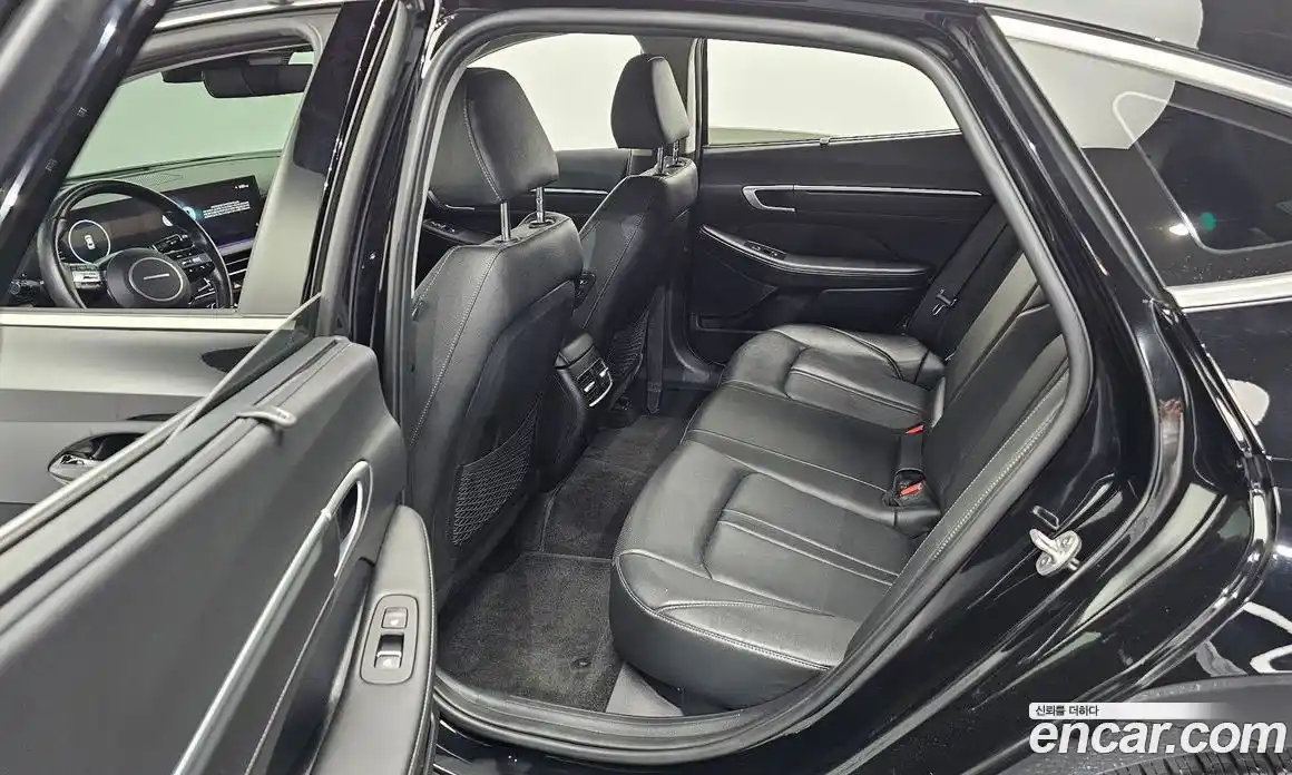 Hyundai Sonata 2023 1.6 автомат (гидро), фото 17