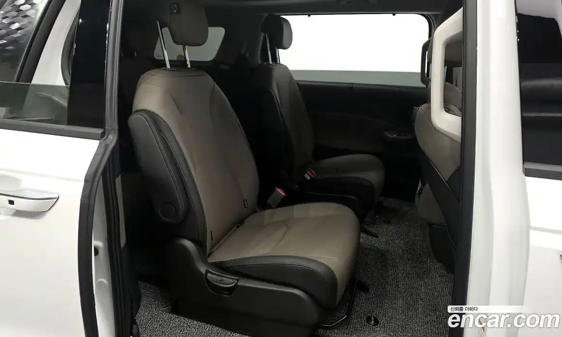 Kia Carnival 2025 1.6 автомат (гидро), фото 17