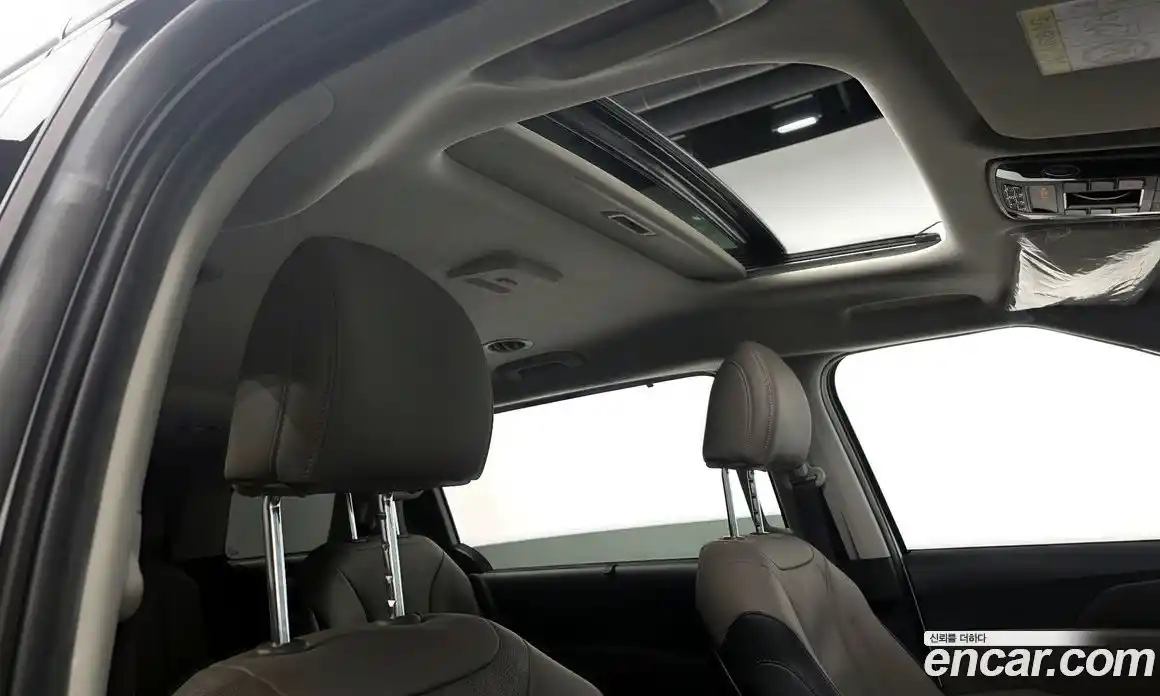 Kia Carnival 2025 1.6 автомат (гидро), фото 22