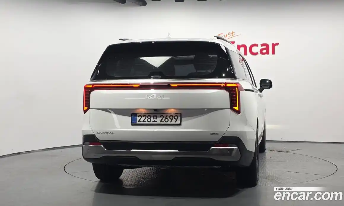 Kia Carnival 2025 1.6 автомат (гидро), фото 4