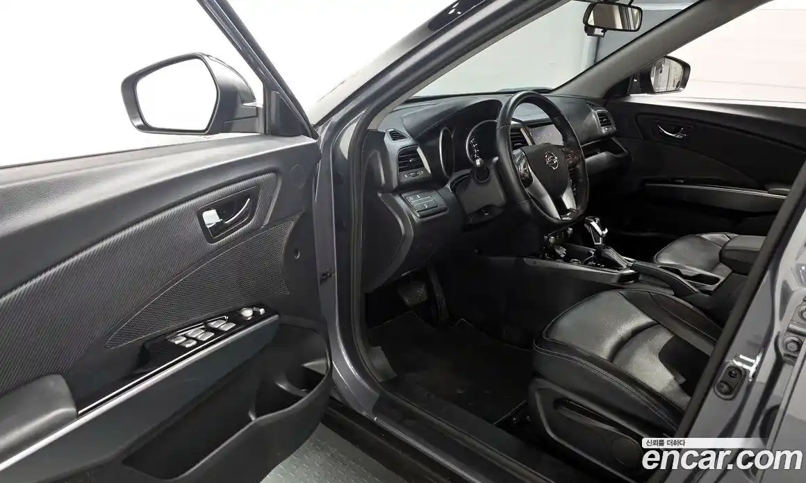 SsangYong TIBOLI 2019 1.6 автомат (гидро), фото 13
