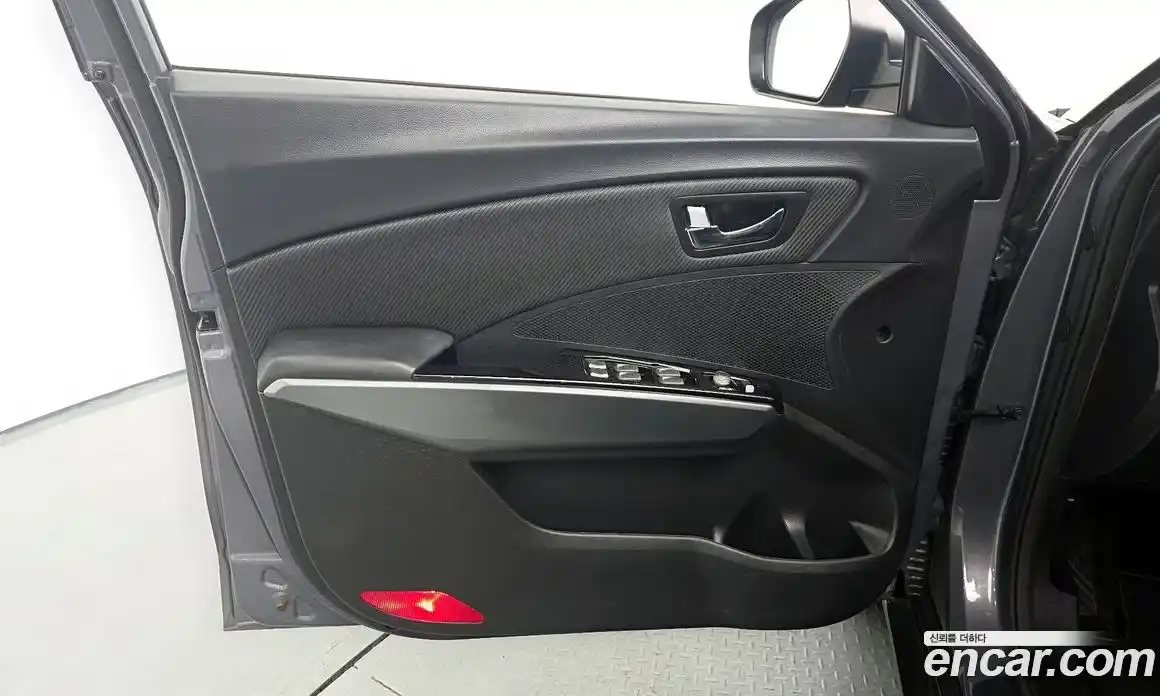 SsangYong TIBOLI 2019 1.6 автомат (гидро), фото 14