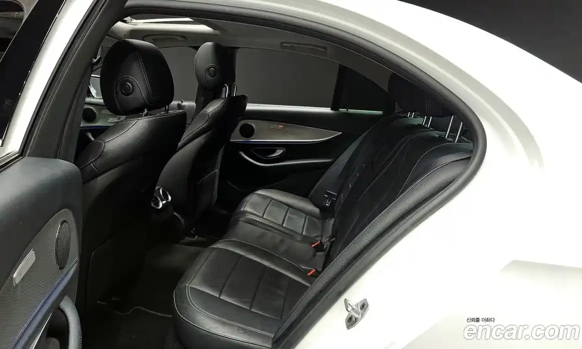 Mercedes-Benz E-Class 2019 2.0 автомат (гидро), фото 12