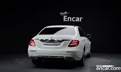 Mercedes-Benz E-Class 2019 2.0 автомат (гидро), миниатюра 4