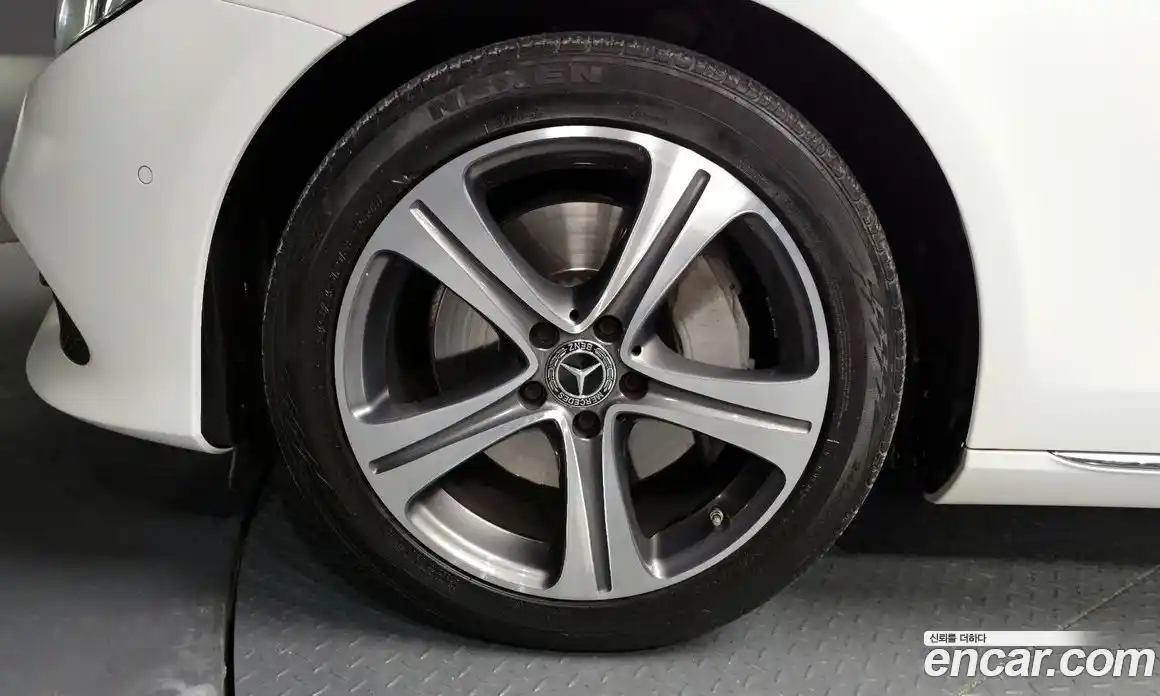 Mercedes-Benz E-Class 2019 2.0 автомат (гидро), фото 5