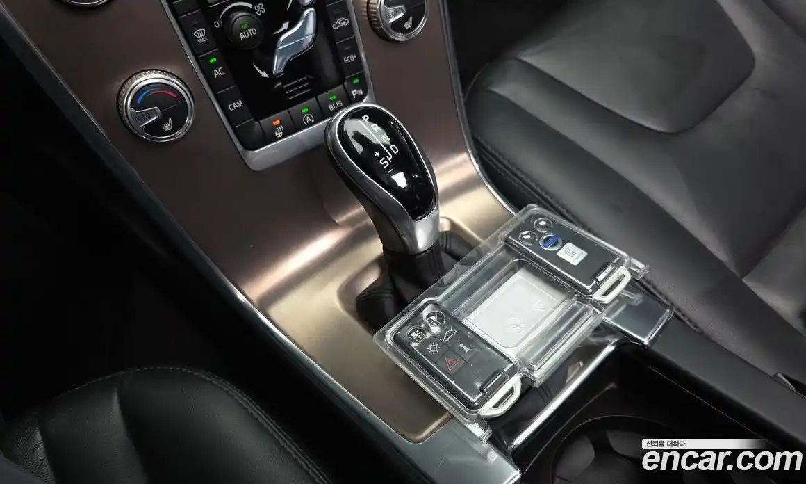 Volvo XC60 2017 2.0 автомат (гидро), фото 11