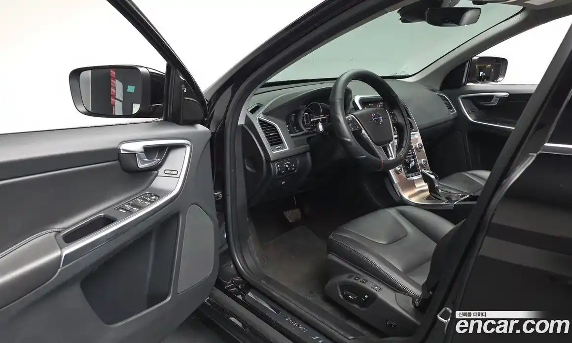 Volvo XC60 2017 2.0 автомат (гидро), фото 12