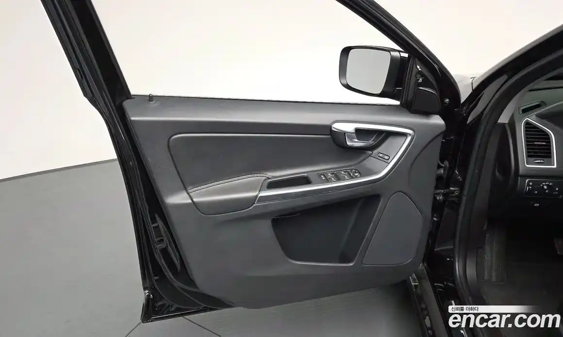 Volvo XC60 2017 2.0 автомат (гидро), фото 13