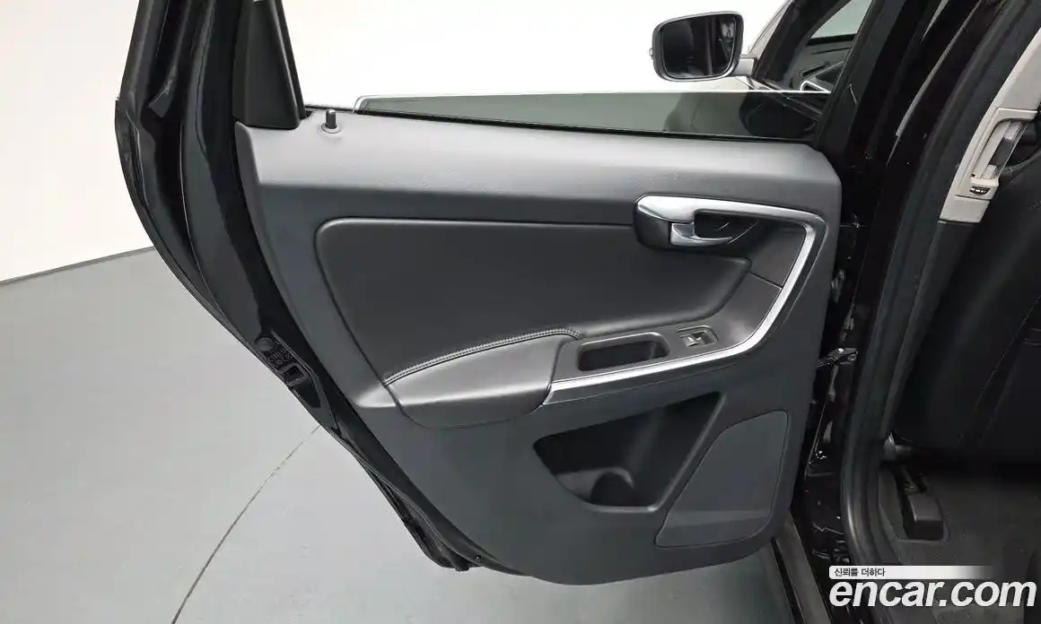 Volvo XC60 2017 2.0 автомат (гидро), фото 14