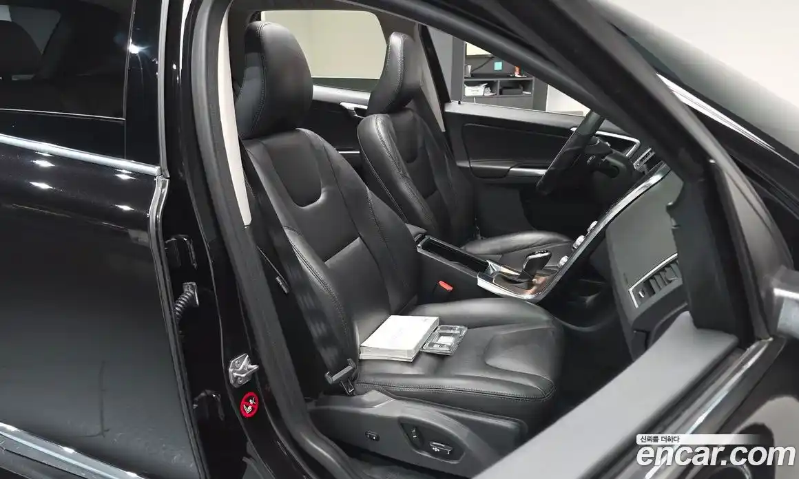 Volvo XC60 2017 2.0 автомат (гидро), фото 15