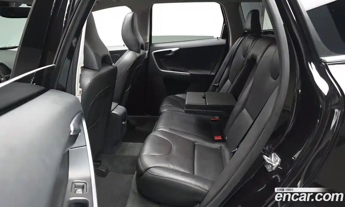 Volvo XC60 2017 2.0 автомат (гидро), фото 16