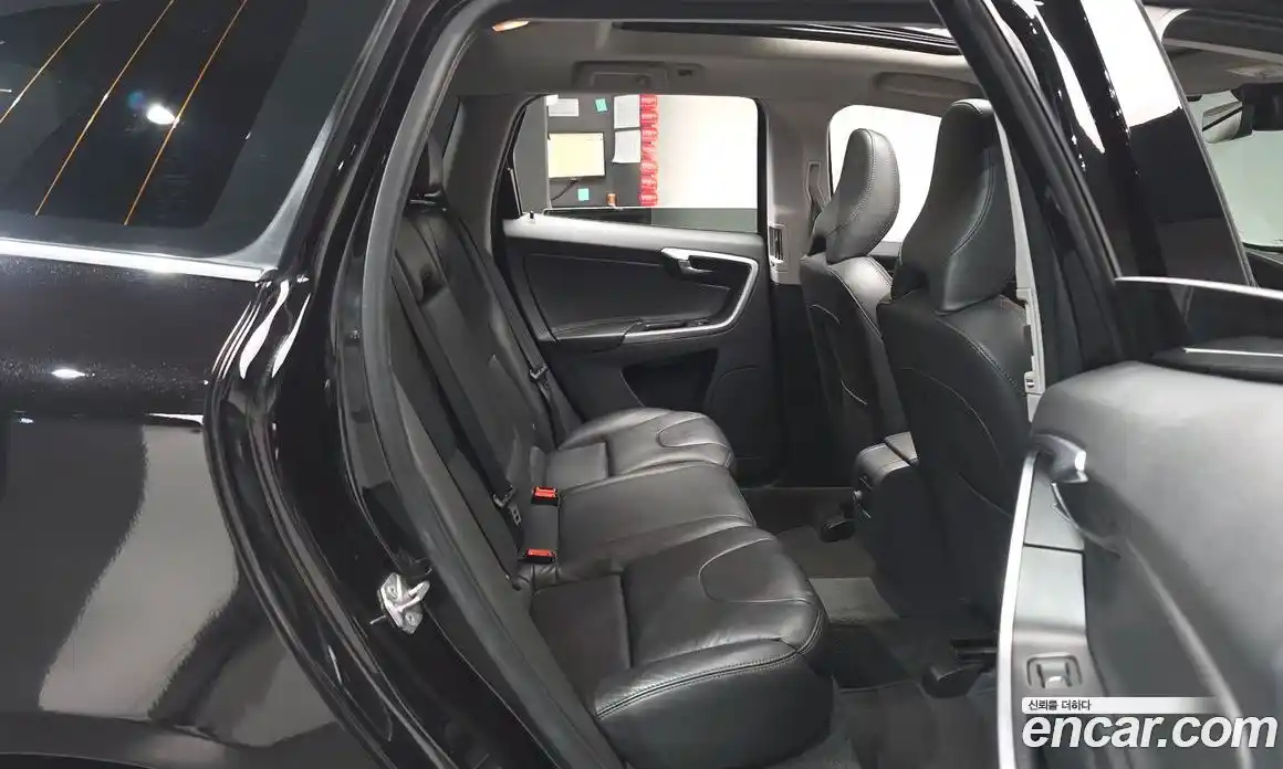 Volvo XC60 2017 2.0 автомат (гидро), фото 17