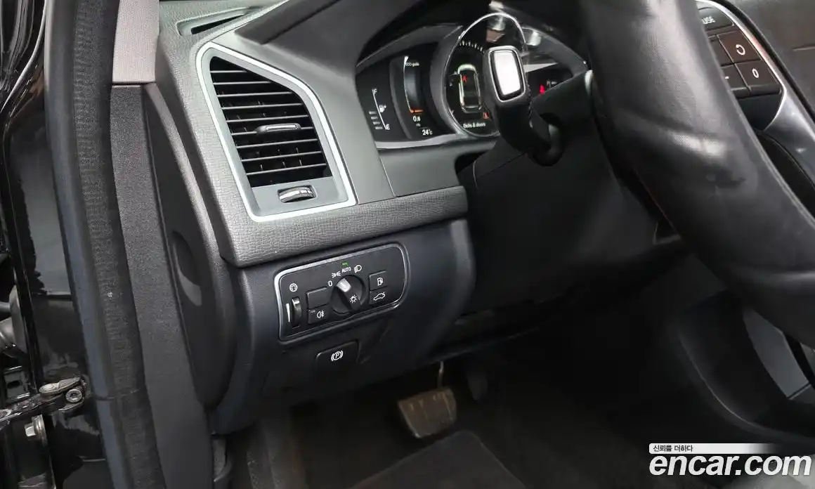 Volvo XC60 2017 2.0 автомат (гидро), фото 18