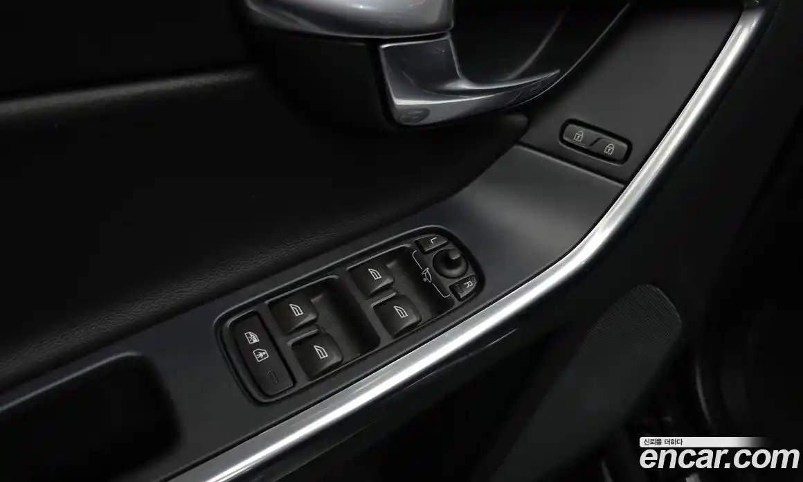 Volvo XC60 2017 2.0 автомат (гидро), фото 32
