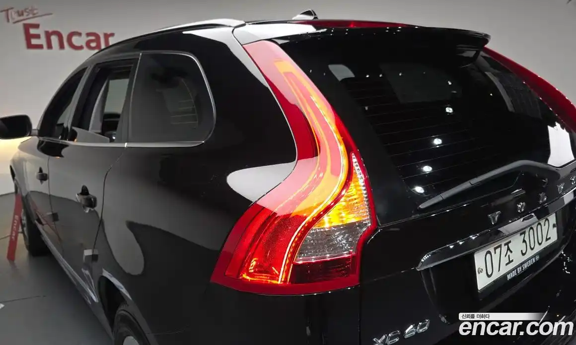 Volvo XC60 2017 2.0 автомат (гидро), фото 8