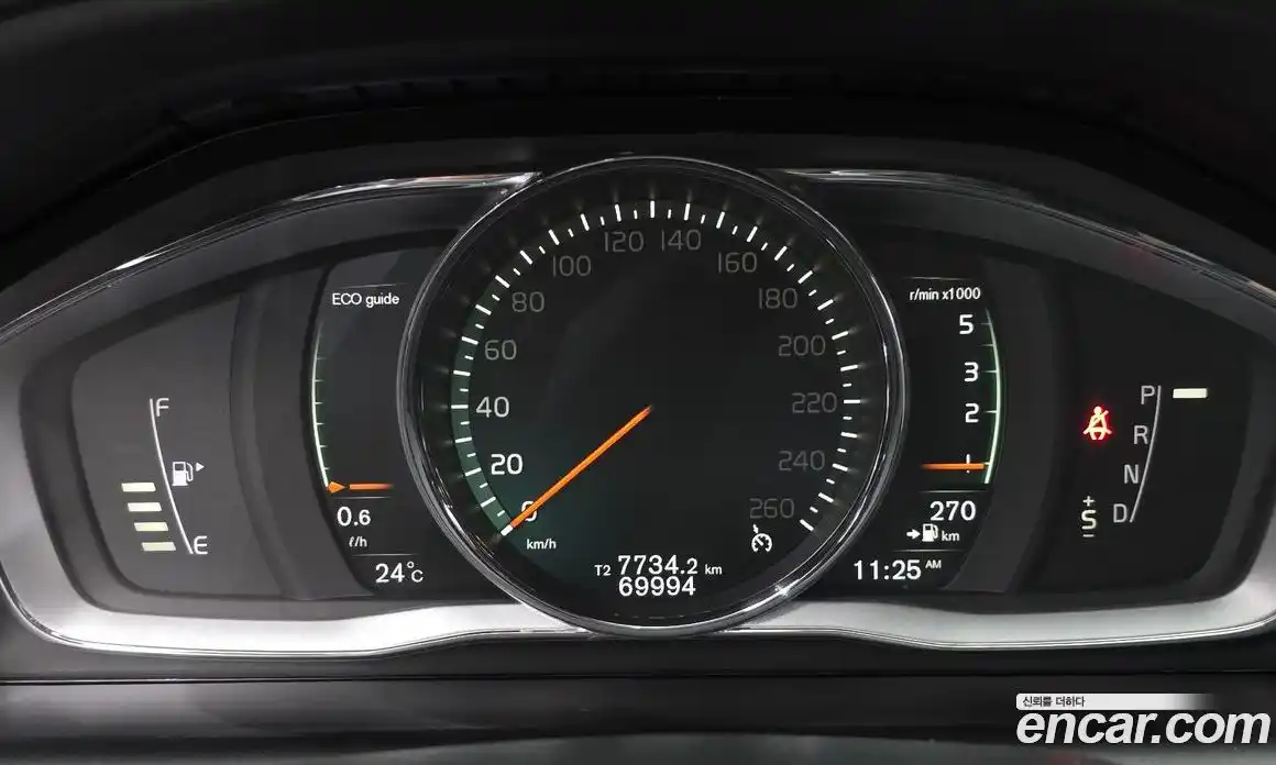 Volvo XC60 2017 2.0 автомат (гидро), фото 10