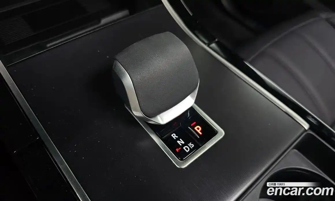 Land Rover Range Rover Evoque 2025 2.0 автомат (гидро), фото 9