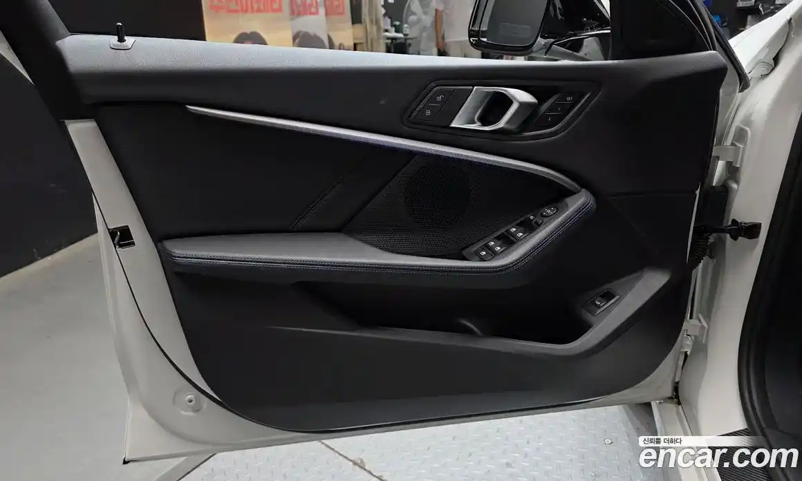 BMW 1 серия 2023 2.0 автомат (гидро), фото 14