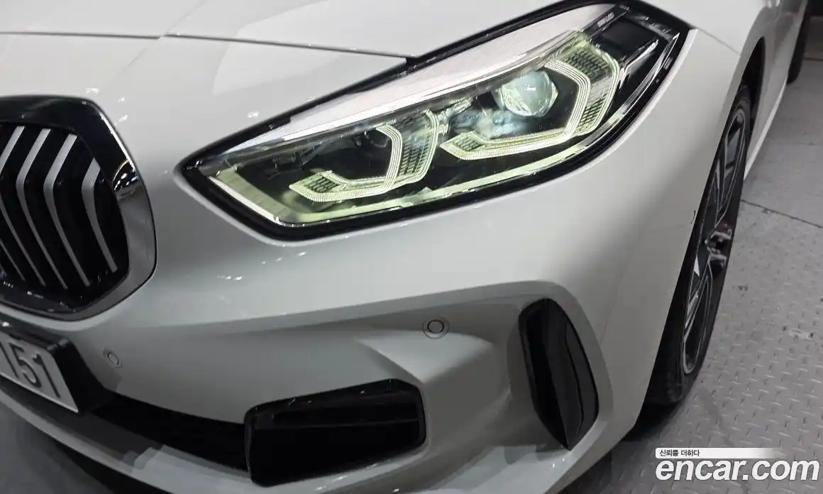 BMW 1 серия 2023 2.0 автомат (гидро), фото 8