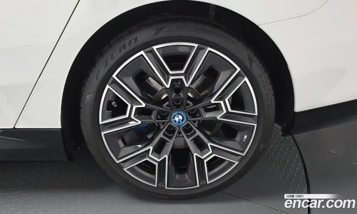 BMW 5 серия 2025 2.0 автомат (гидро), фото 6