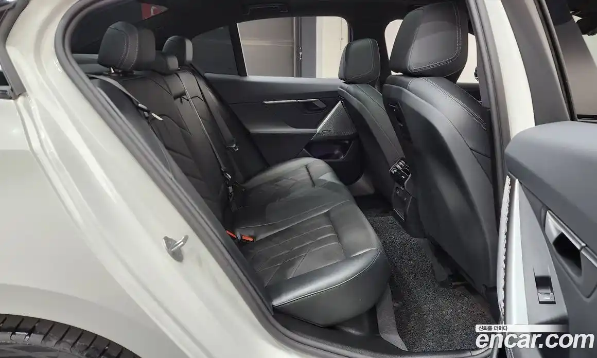 BMW 5 серия 2025 2.0 автомат (гидро), фото 17