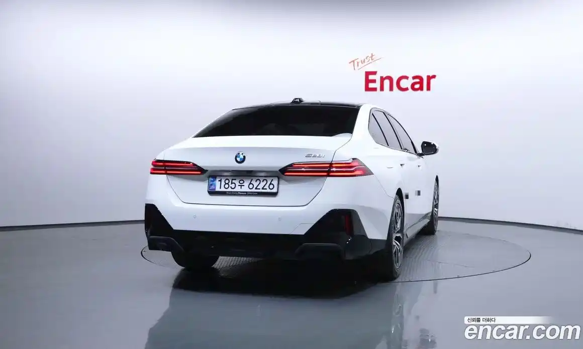 BMW 5 серия 2025 2.0 автомат (гидро), фото 4