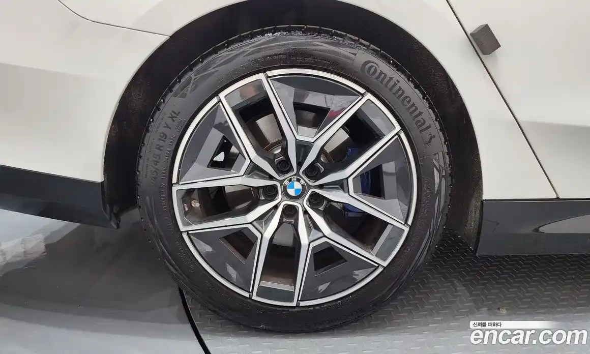 BMW 5 серия 2025 2.0 автомат (гидро), фото 5