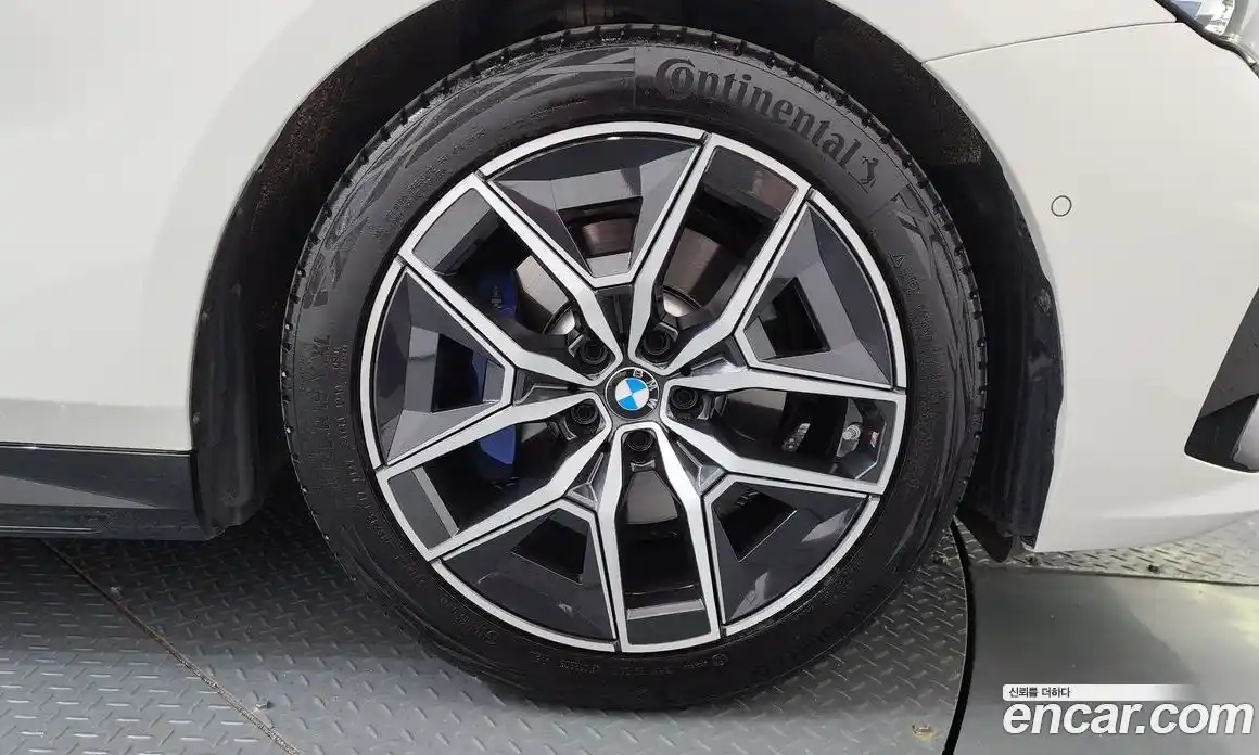 BMW 5 серия 2025 2.0 автомат (гидро), фото 7