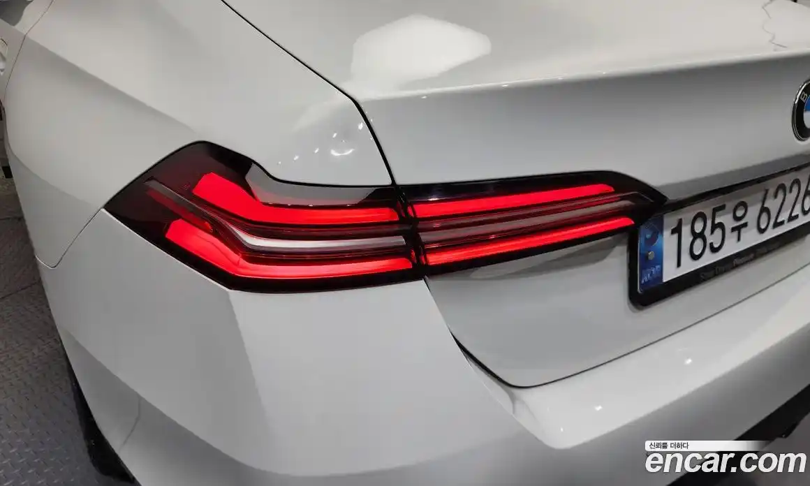 BMW 5 серия 2025 2.0 автомат (гидро), фото 9