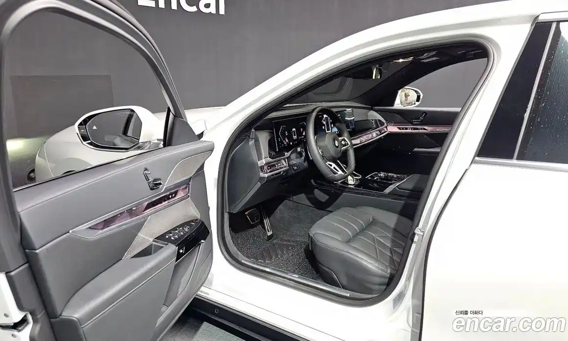BMW 7 серия 2025 3.0 автомат (гидро), фото 13