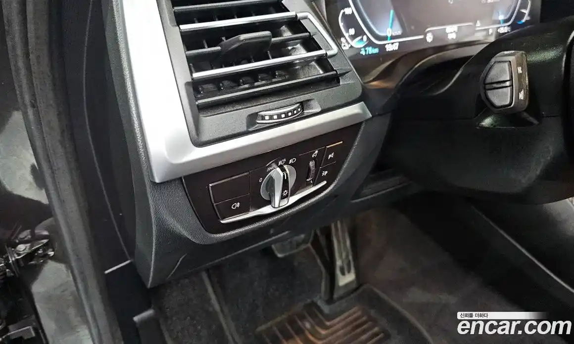 BMW iX3 2023 1.0 автомат (гидро), фото 16