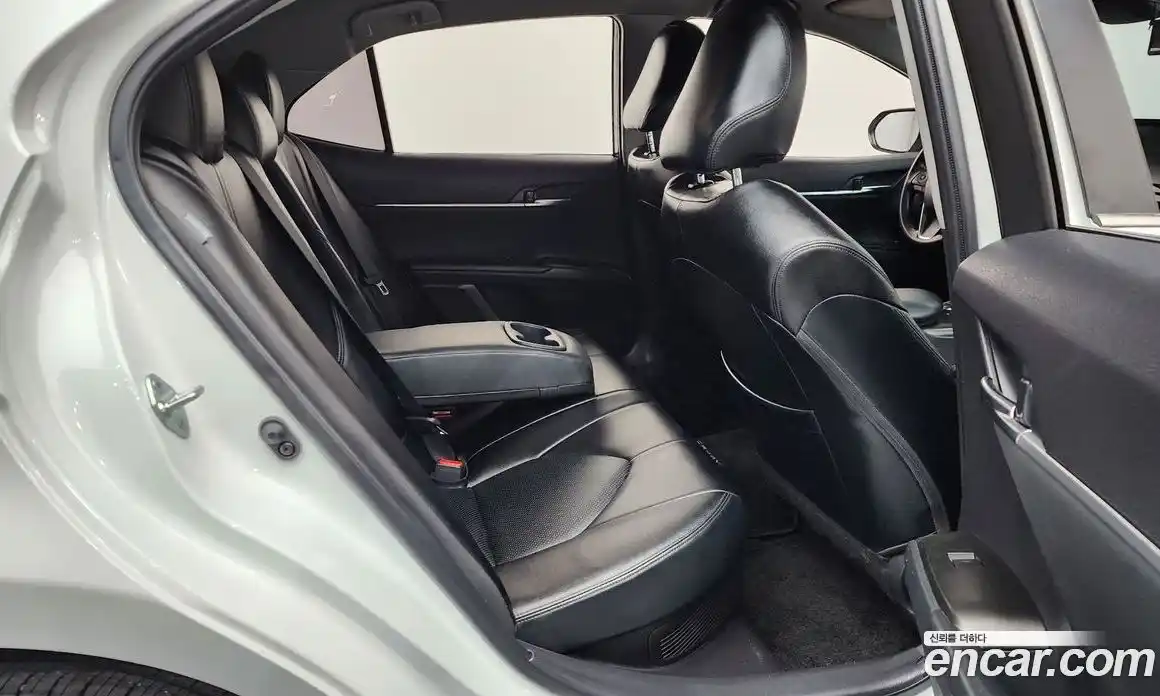 Toyota Camry 2023 2.5 гидро, фото 17