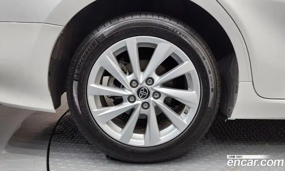 Toyota Camry 2023 2.5 гидро, фото 5