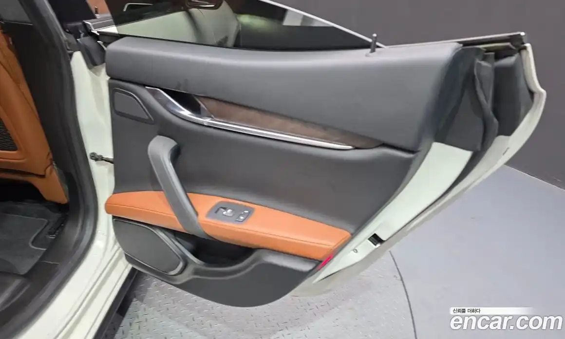 Maserati Ghibli 2018 3.0 гидро, фото 15
