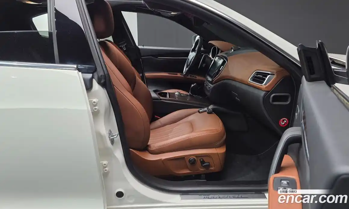 Maserati Ghibli 2018 3.0 гидро, фото 16
