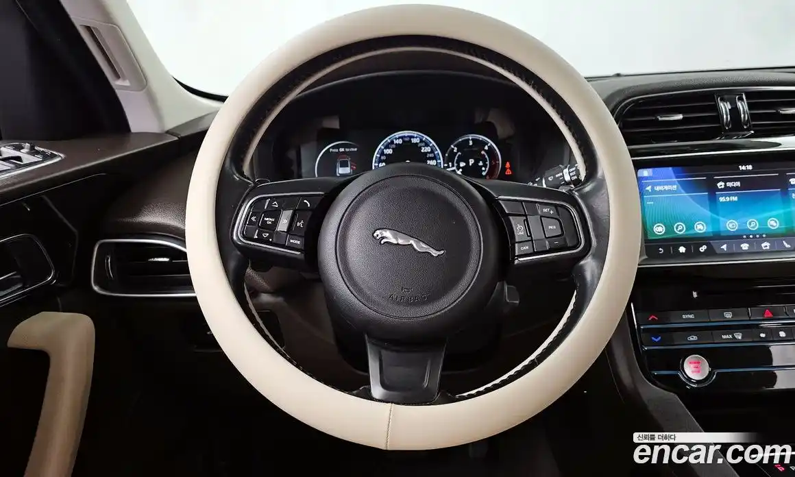 Jaguar F-Pace 2017 2.0 гидро, фото 13