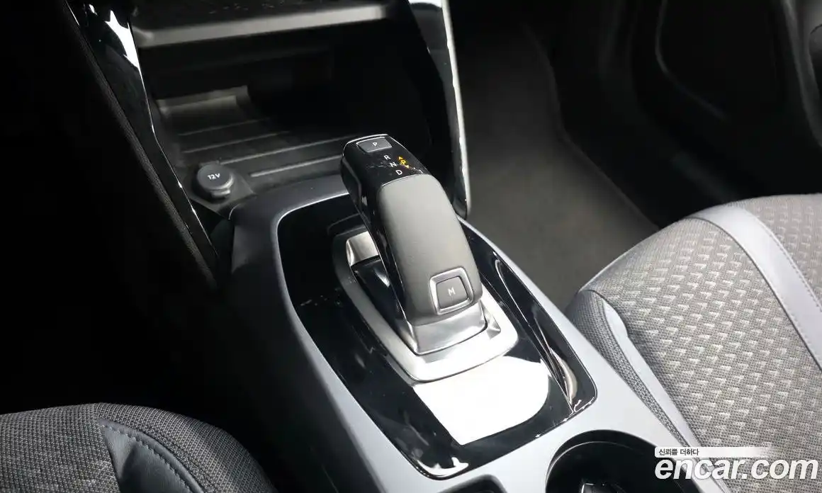 Peugeot 2008 2021 1.5 автомат (гидро), фото 12