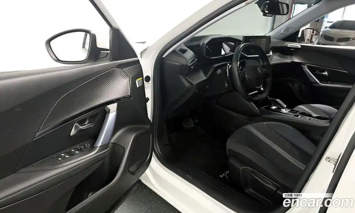 Peugeot 2008 2021 1.5 автомат (гидро), фото 13
