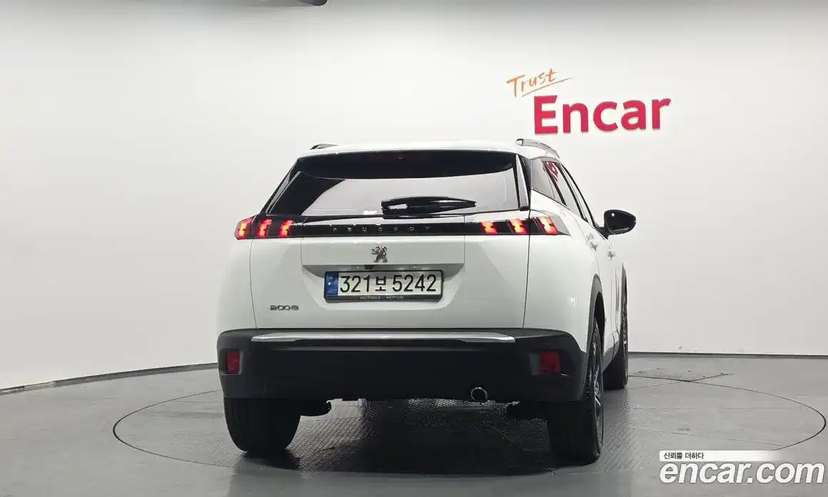 Peugeot 2008 2021 1.5 автомат (гидро), фото 4