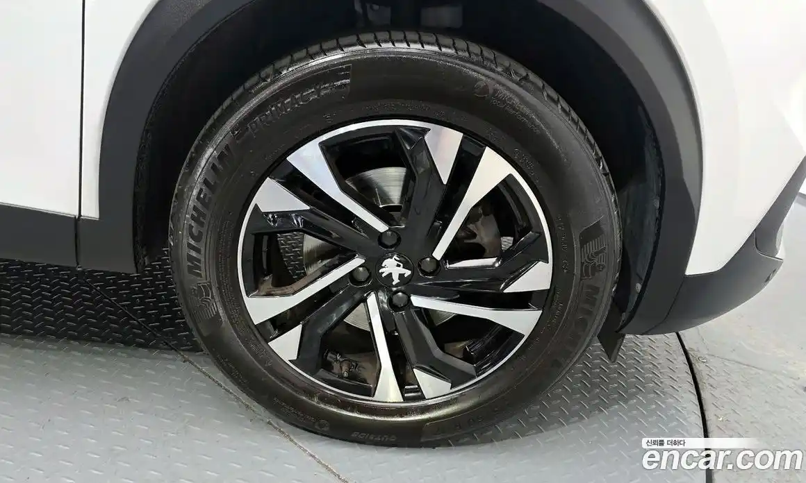 Peugeot 2008 2021 1.5 автомат (гидро), фото 7
