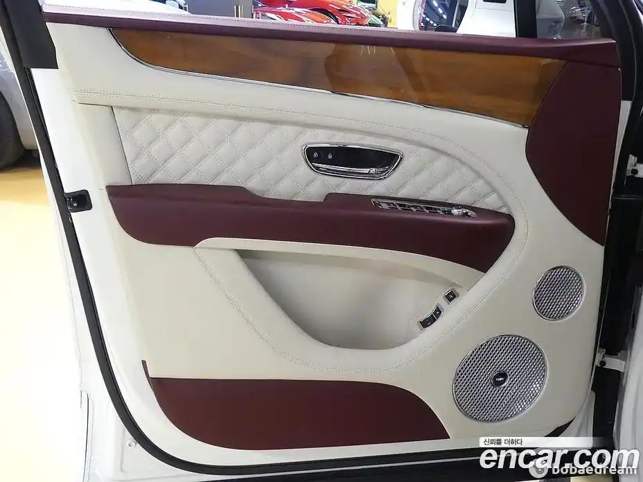 Bentley Bentayga 2022 4.0 гидро, фото 11