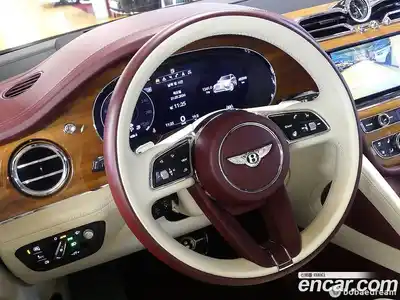 Bentley Bentayga 2022 4.0 гидро, миниатюра 12