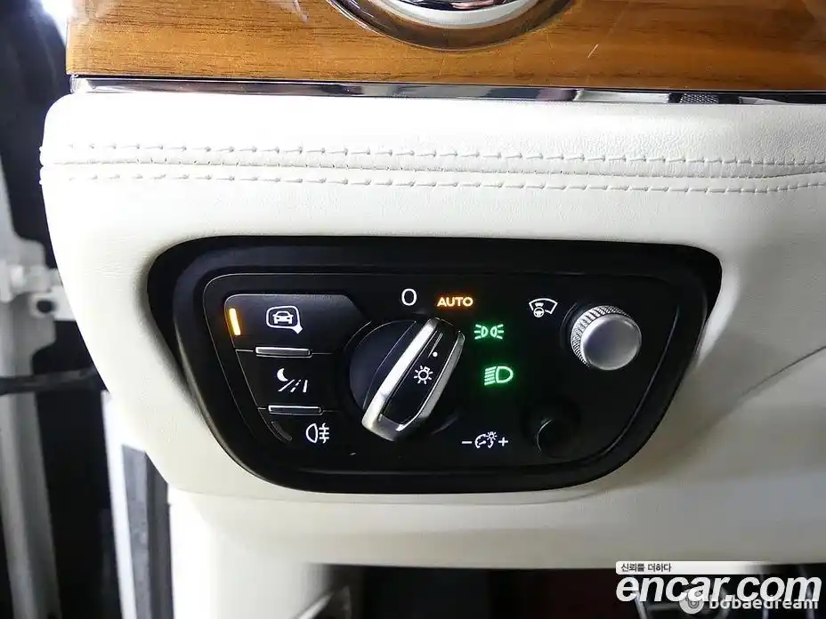 Bentley Bentayga 2022 4.0 гидро, фото 13
