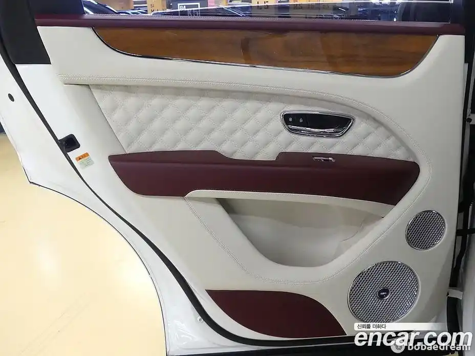 Bentley Bentayga 2022 4.0 гидро, фото 20