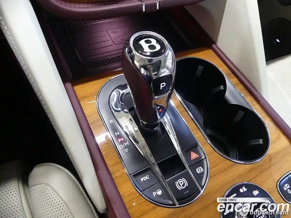 Bentley Bentayga 2022 4.0 гидро, фото 7