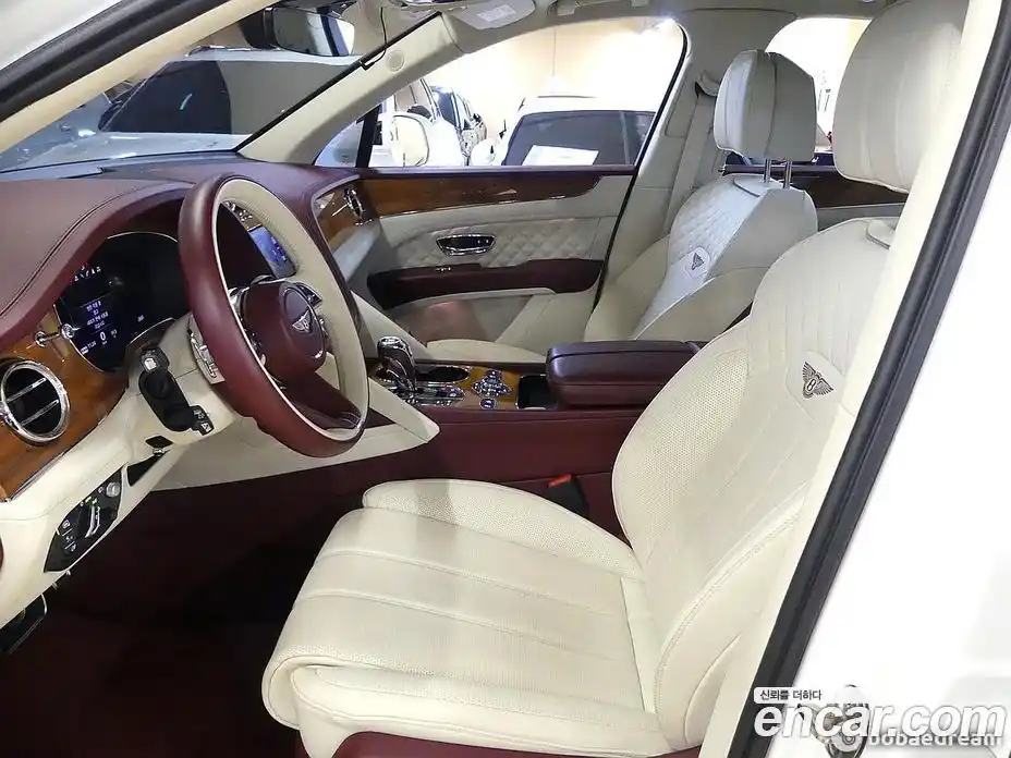 Bentley Bentayga 2022 4.0 гидро, фото 8