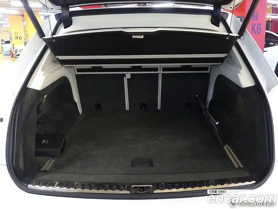 Bentley Bentayga 2022 4.0 гидро, фото 10