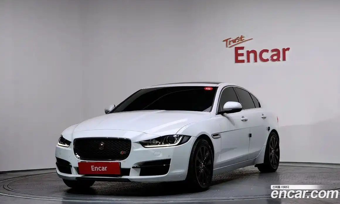 Jaguar XE 2017 2.0 гидро, фото 1