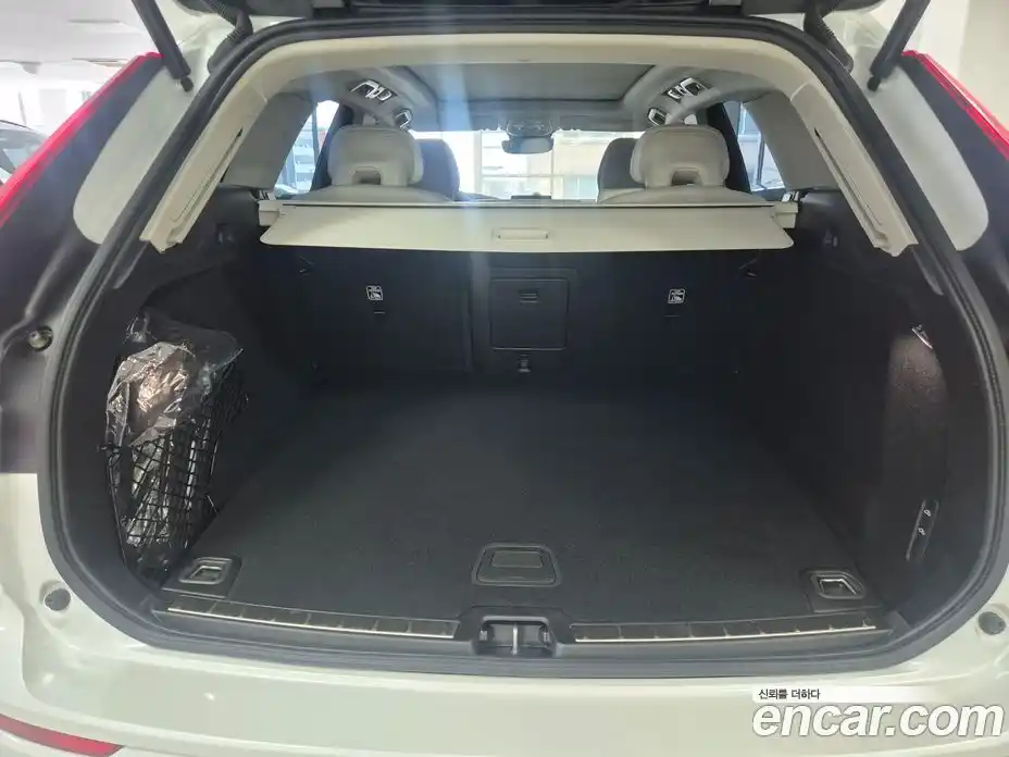 Volvo XC60 2025 2.0 автомат (гидро), фото 18