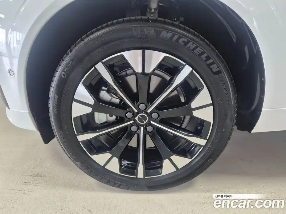 Volvo XC60 2025 2.0 автомат (гидро), фото 5